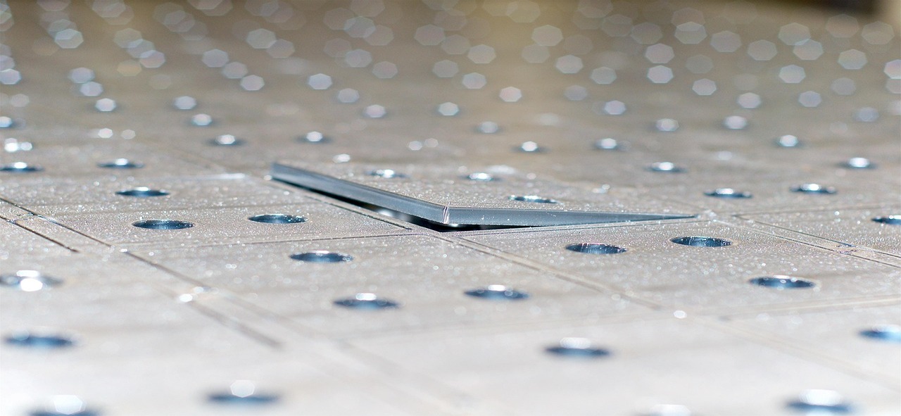 نمونه-کار-برش-لیزری-ورق-نسوز